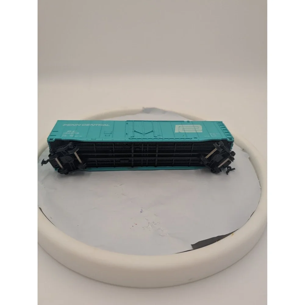 Penn Central PC 160502 HO Scale Boxcar Turquoise Model Train Rolling Stock